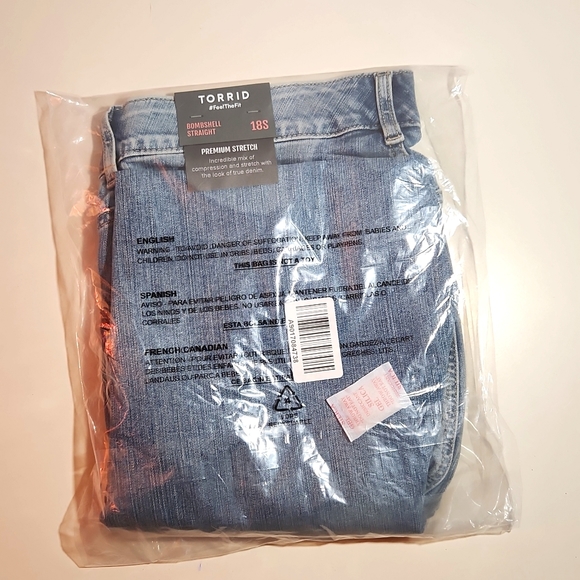 NWT TORRID BOMBSHELL STRAIGHT PREMIUM STRETCH HIGH RISE JEANS - SIZE 18 SHORT - Picture 4 of 10